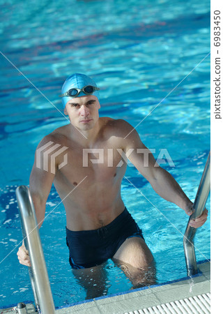 swimmer 6983450