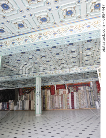 carpet or rug store 6984447
