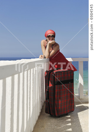 woman travel fashion 6984545