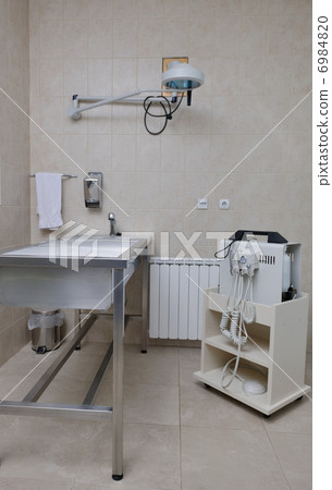 surgery room indoor 6984820