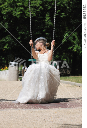 beautiful bride outdoor 6985681