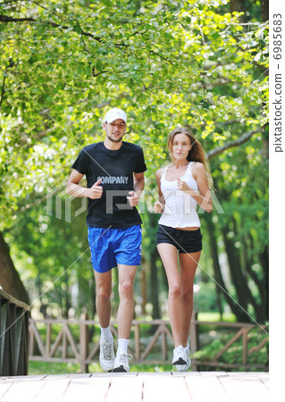 couple jogging outdoor 6985683