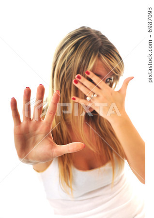 woman violence 6987093