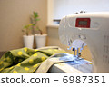 sewing machine 6987351