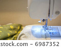 sewing machine 6987352