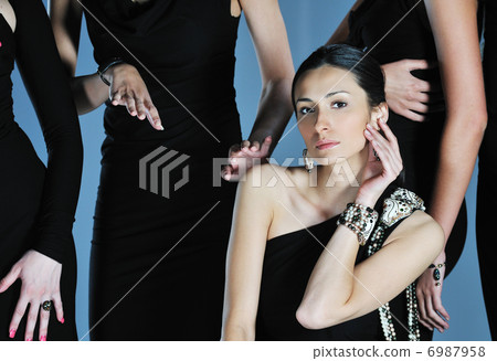 woman fashion show 6987958