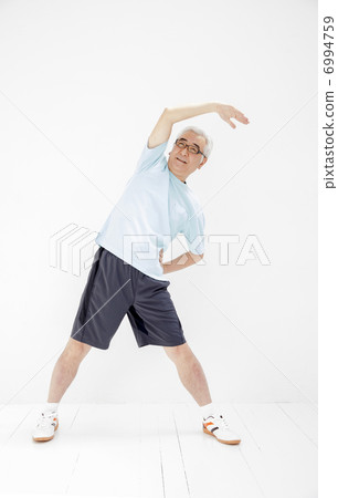 男性在50多歲時運動 男性在50多歲時運動 6994759