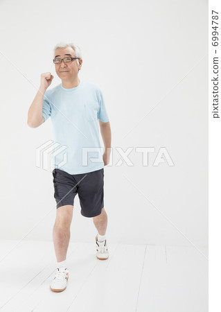Male in his 50s to sport 6994787
