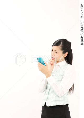 A woman watching a smartphone (worried) A woman watching a smartphone (worried) 6995236