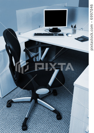 computer on a desk 6997846