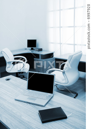 laptop on a table 6997928