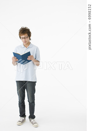 A man reading a book 6998152