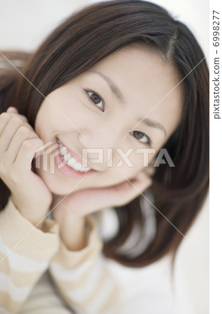 愛笑的女人 愛笑的女人 6998277