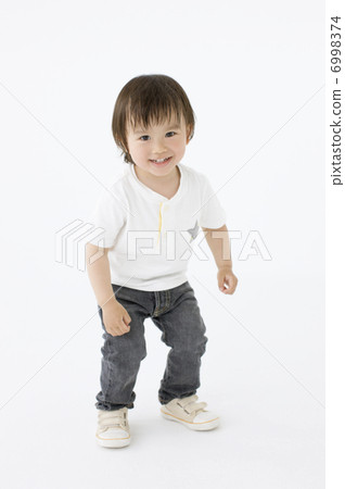 A boy with an innocent look 6998374