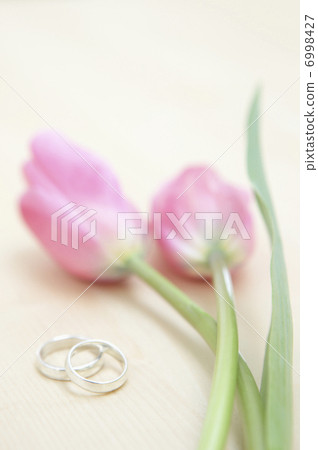 鮮花和戒指 6998427