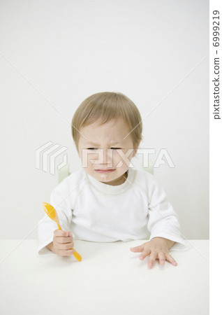 哭泣的男孩 6999219