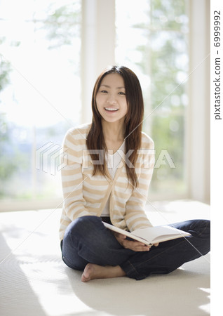 讀一本書的女人 6999992