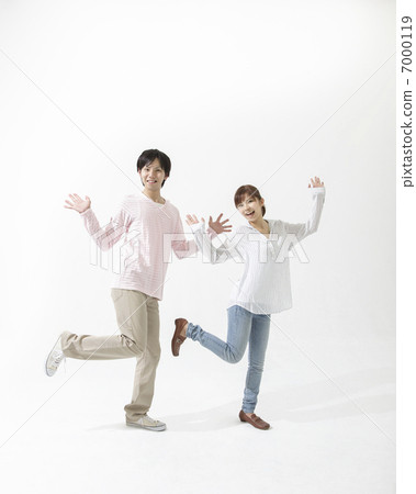 Japanese couple posing Japanese couple posing 7000119