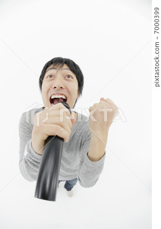 一個發出響亮聲音的男人 7000399