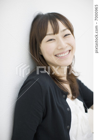 一個女人帶著微笑 一個女人帶著微笑 7000965