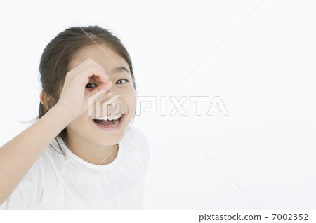 A peeping girl 7002352