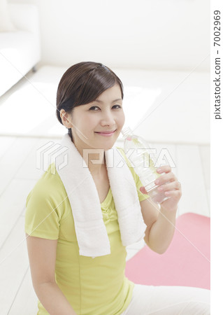 Japanese women with PET bottles Japanese women with PET bottles 7002969