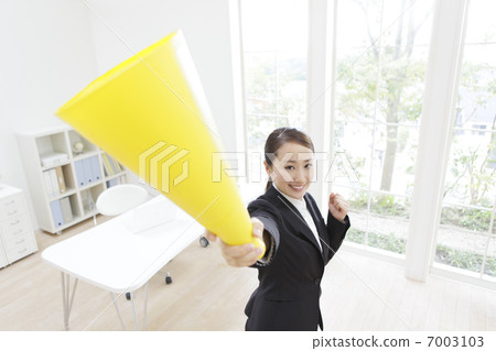 Business woman with megaphone 7003103