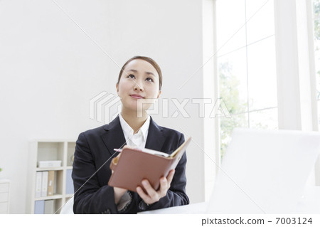 有筆記本的女商人 有筆記本的女商人 7003124