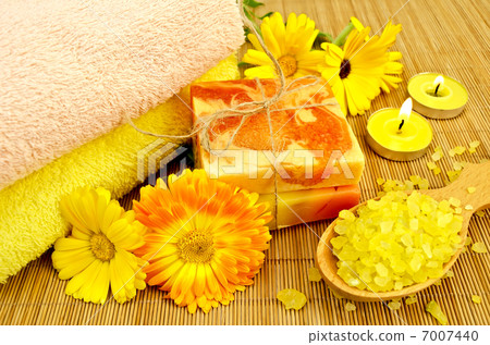 Soap and bath salt with calendula 7007440