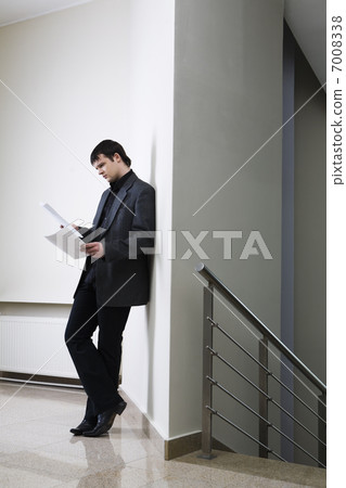 Concentrated reading 7008338