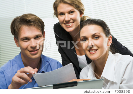 Confident business people 7008398