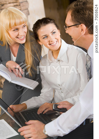Business communication 7008624