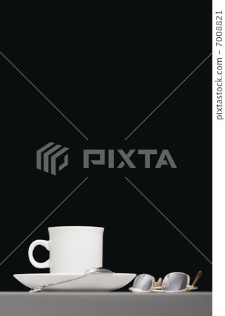 Black and white style 7008821