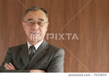 雙臂交叉的商人 雙臂交叉的商人 7010654