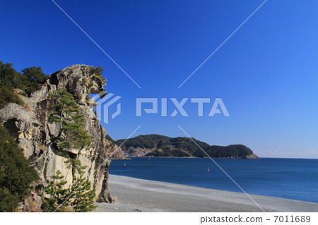 獅子岩石和藍天 7011689