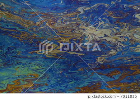 oil slick on water 7011836