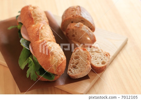 Bread  7012105
