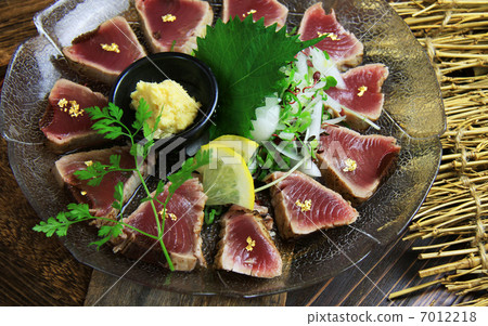 Seared bonito 7012218