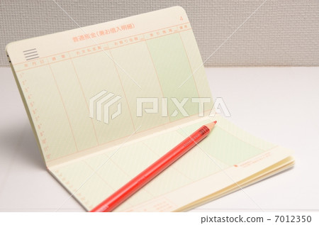 Passbook and red pencil [horizontal] 7012350