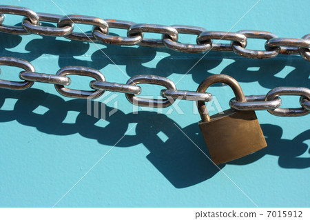 Chain and padlock 7015912