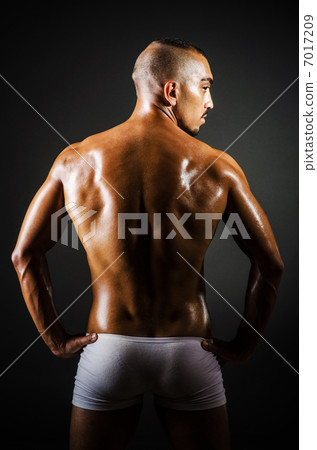 Bodybuilder with muscular body 7017209