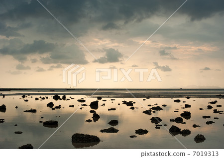 Sunset at tropical beach. Cay and rocks at the ocean coast Sunset at tropical beach. Cay and rocks at the ocean coast 7019313