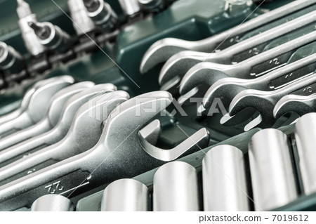 box with the tools 7019612