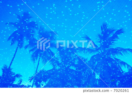 Blue water of resort swimming pool with palm trees reflection 7020261
