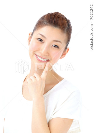 Women · Whitening · Cosmetic dentistry 7021242