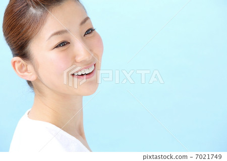 Women · Whitening · Cosmetic dentistry Women · Whitening · Cosmetic dentistry 7021749
