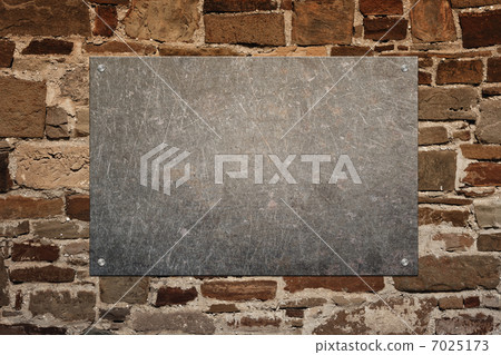 Stone panel on wall 7025173