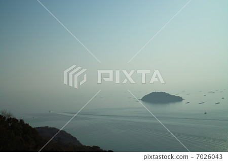 The Seto Inland Sea gets misty 7026043