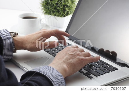 Hand using a computer 7030307