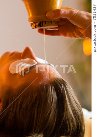 Woman enjoying a Ayurveda oil massage 7031437